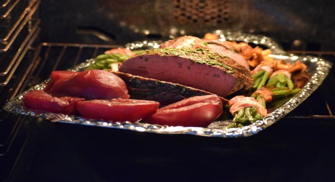 How to Keep Food Warm in Oven